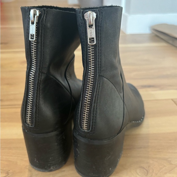 Studded black boot - Picture 3 of 7